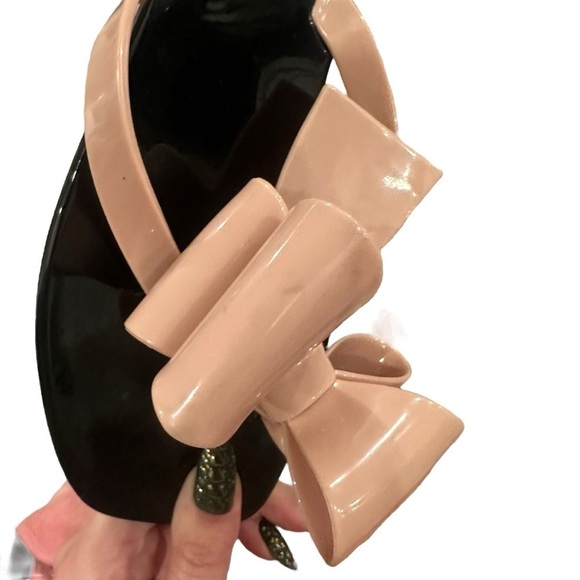 Jeffrey Campbell NWOT Sugary flip flop in Blush Shiny Black Shiny - Picture 9 of 9